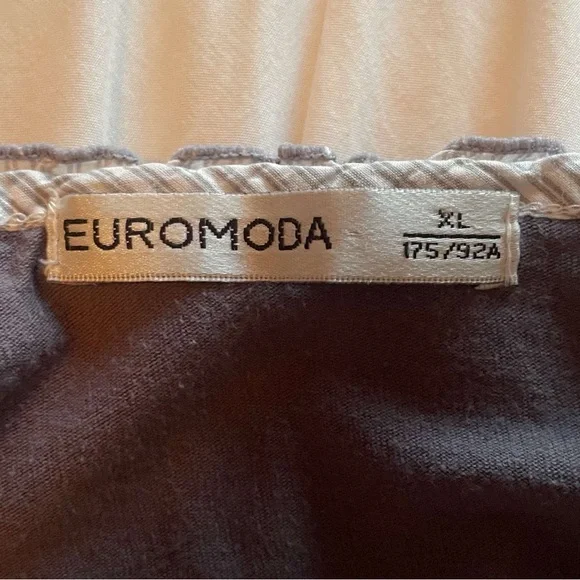 frilly detailed t-shirt with tie-back - Picture 5 of 5